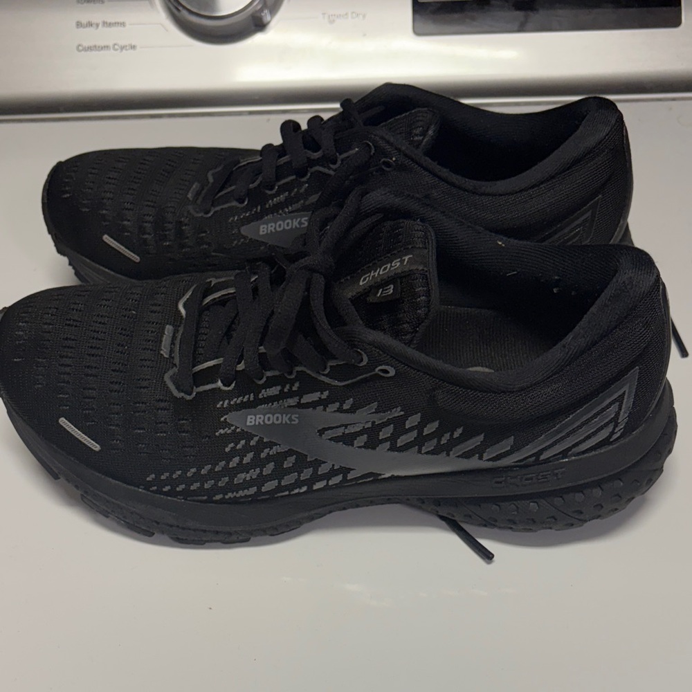 Brooks women’s Black Athletic Shoes
